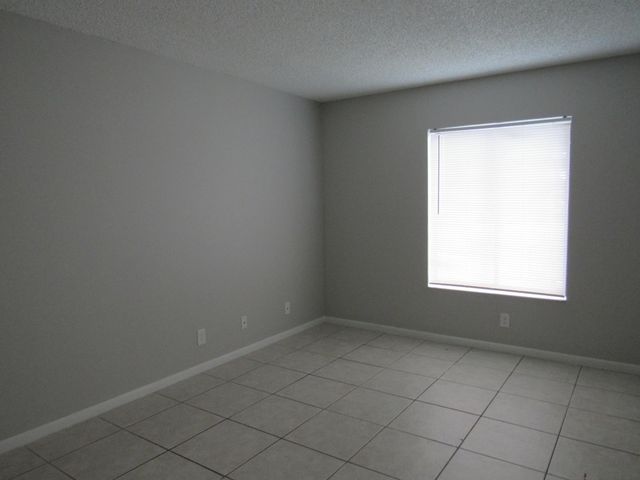 703 Sunny Pine Way G2, Greenacres, FL 33415