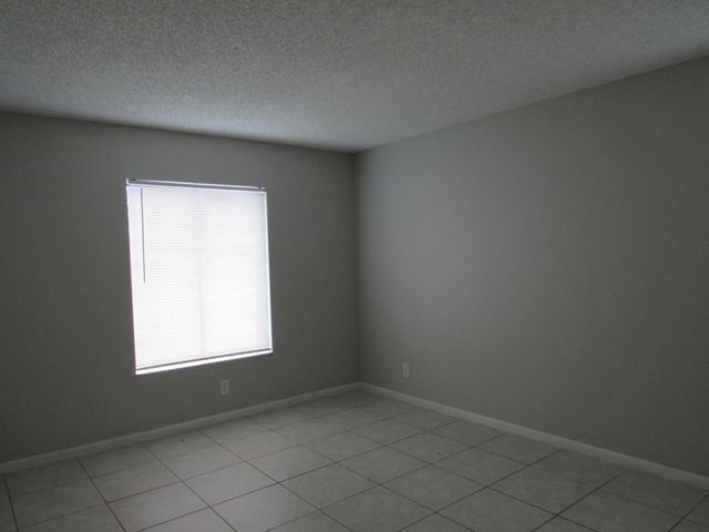 703 Sunny Pine Way G2, Greenacres, FL 33415