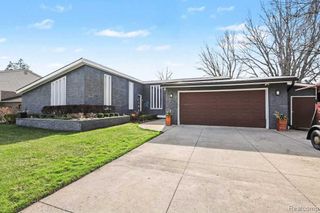 310 Pine Tree Road, Lake Orion Village, MI 48362