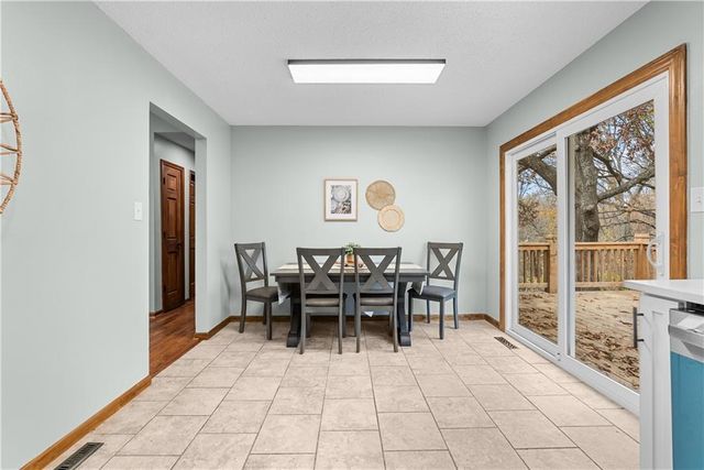 309 Shamrock Lane, Blue Springs, MO 64014