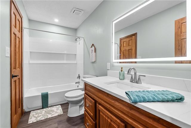 309 Shamrock Lane, Blue Springs, MO 64014