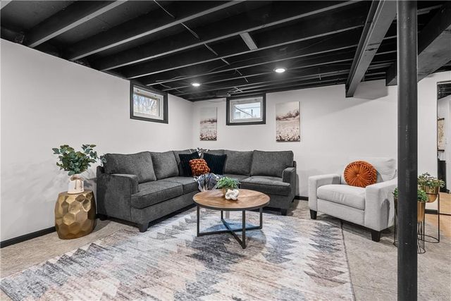 309 Shamrock Lane, Blue Springs, MO 64014