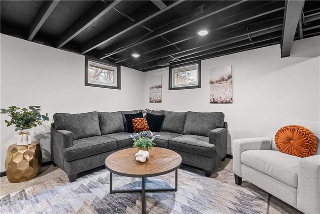 309 Shamrock Lane, Blue Springs, MO 64014