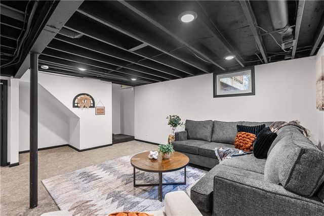 309 Shamrock Lane, Blue Springs, MO 64014