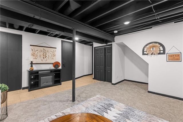 309 Shamrock Lane, Blue Springs, MO 64014