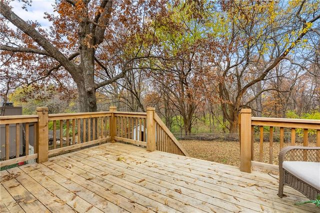 309 Shamrock Lane, Blue Springs, MO 64014