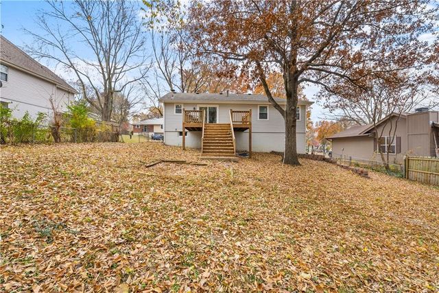 309 Shamrock Lane, Blue Springs, MO 64014