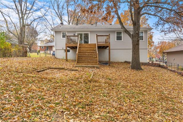 309 Shamrock Lane, Blue Springs, MO 64014