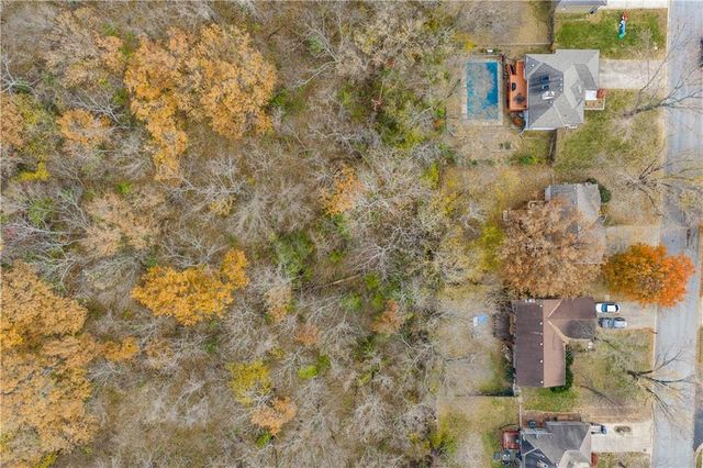 309 Shamrock Lane, Blue Springs, MO 64014