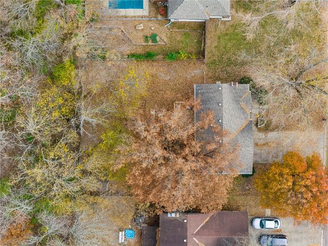 309 Shamrock Lane, Blue Springs, MO 64014