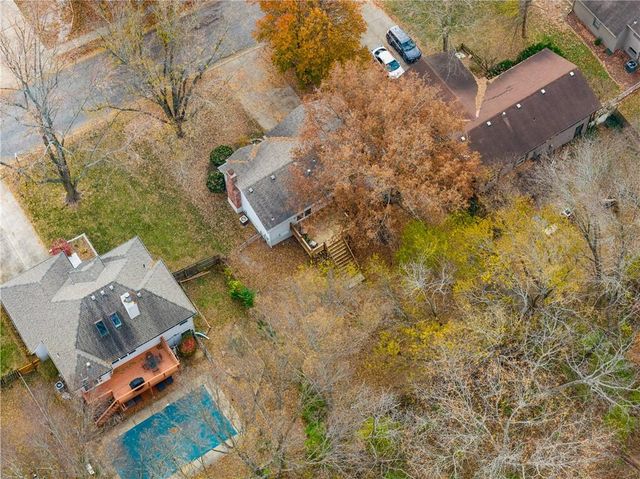 309 Shamrock Lane, Blue Springs, MO 64014