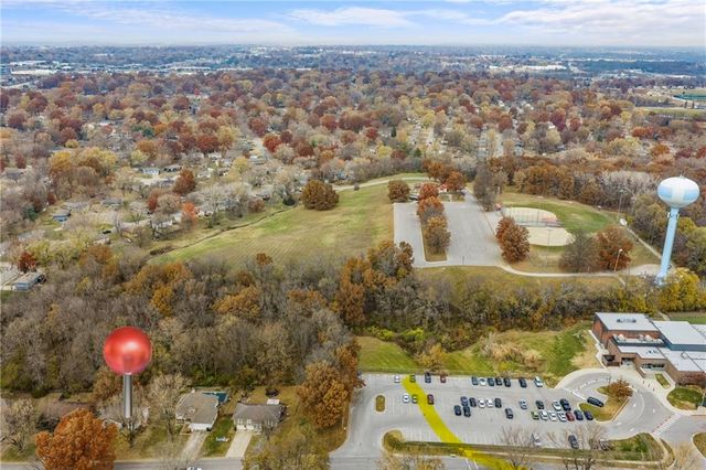 309 Shamrock Lane, Blue Springs, MO 64014