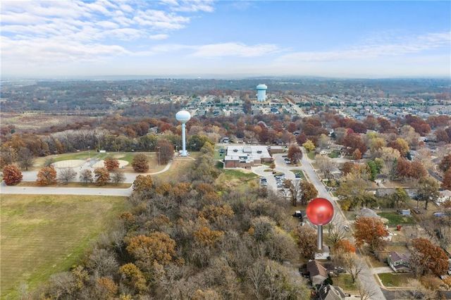 309 Shamrock Lane, Blue Springs, MO 64014