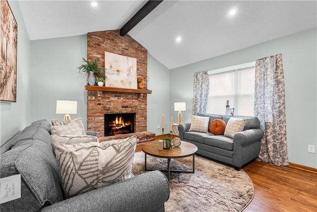 309 Shamrock Lane, Blue Springs, MO 64014