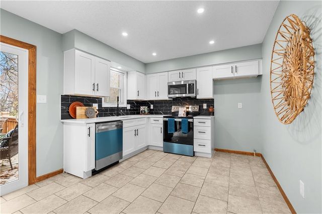 309 Shamrock Lane, Blue Springs, MO 64014