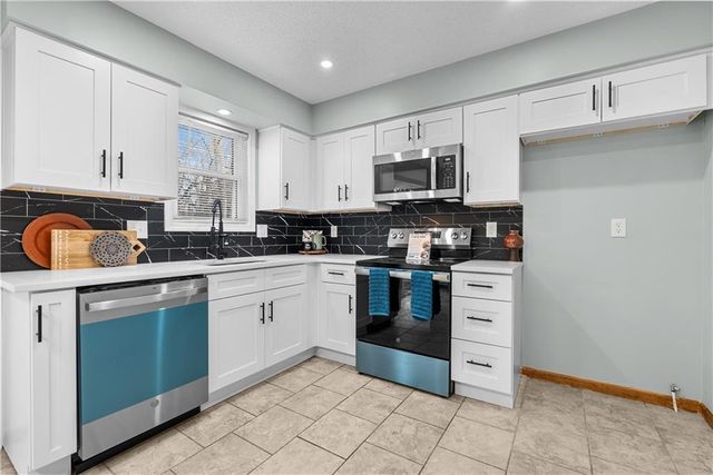 309 Shamrock Lane, Blue Springs, MO 64014