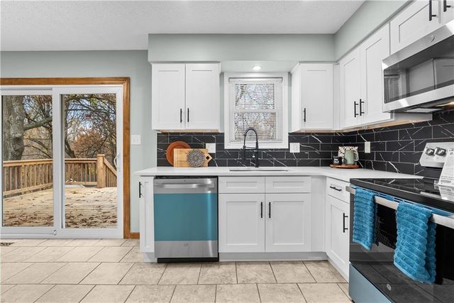 309 Shamrock Lane, Blue Springs, MO 64014