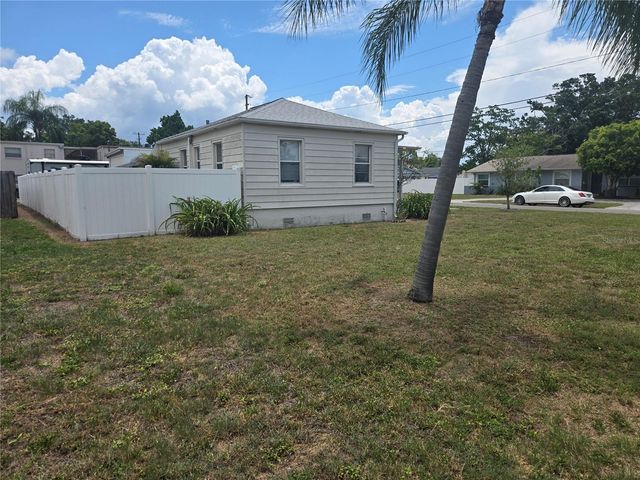 146 NE MADISON CIRCLE N, St Petersburg, FL 33702