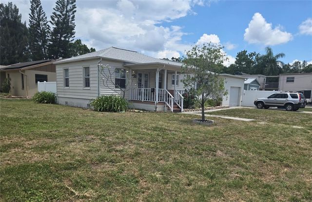 146 NE MADISON CIRCLE N, St Petersburg, FL 33702