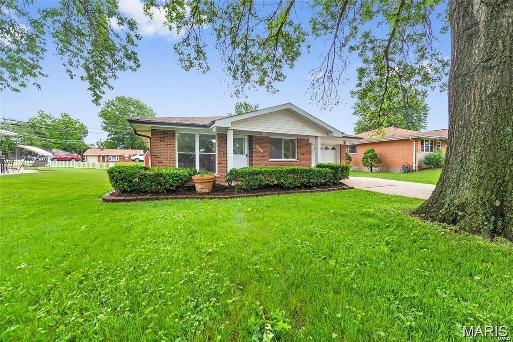 9928 Bonton Drive, Affton, MO 63123