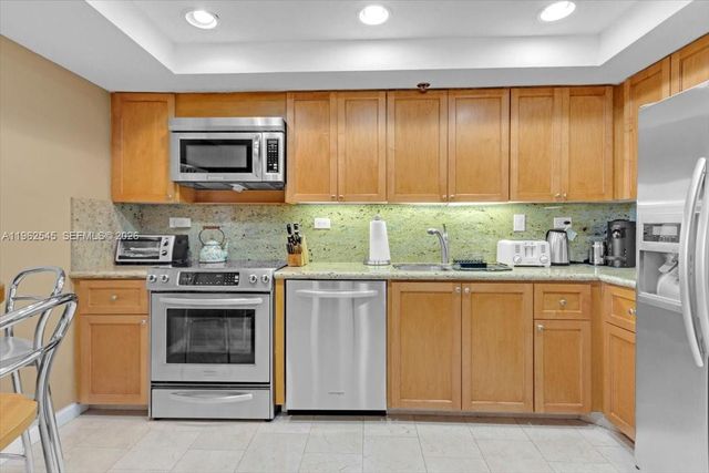 20225 NE 34th Ct 917, Aventura, FL 33180