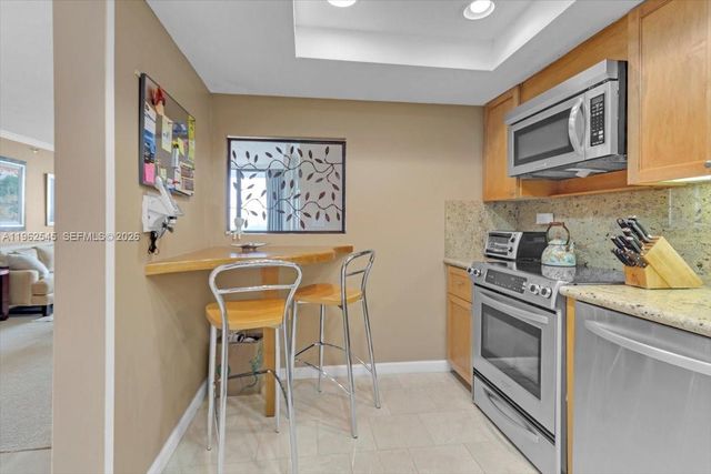 20225 NE 34th Ct 917, Aventura, FL 33180