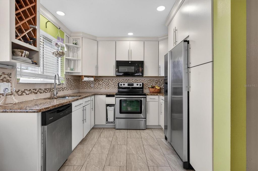 Image 11 of property listing at 2524 ALBION AVENUE, Orlando, FL 32833