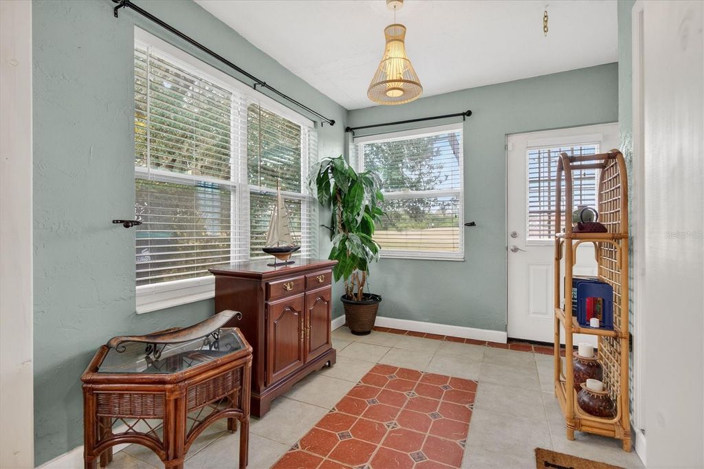 Image 15 of property listing at 2524 ALBION AVENUE, Orlando, FL 32833