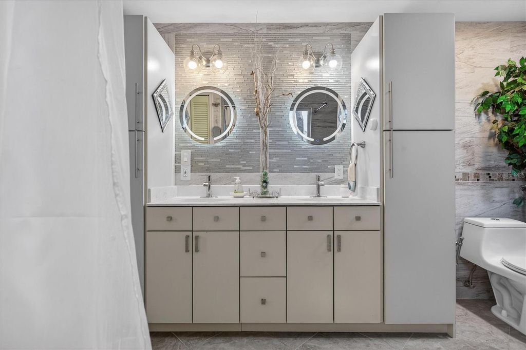 Image 23 of property listing at 2524 ALBION AVENUE, Orlando, FL 32833