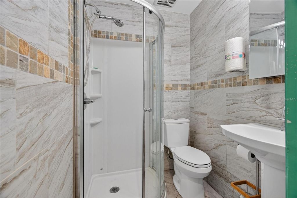 Image 31 of property listing at 2524 ALBION AVENUE, Orlando, FL 32833