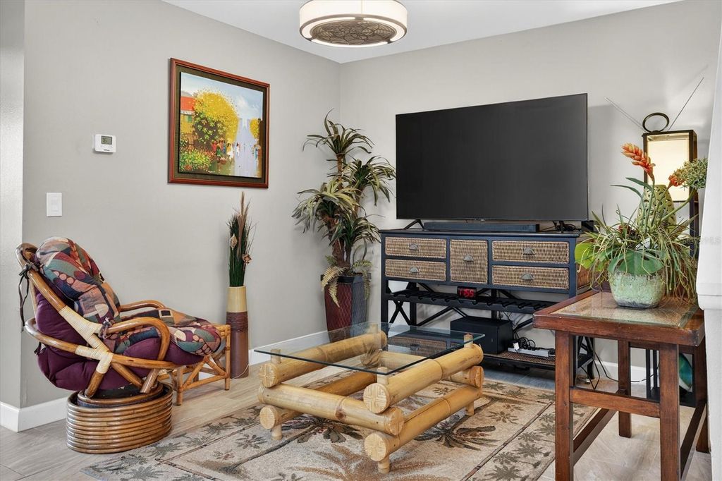 Image 8 of property listing at 2524 ALBION AVENUE, Orlando, FL 32833