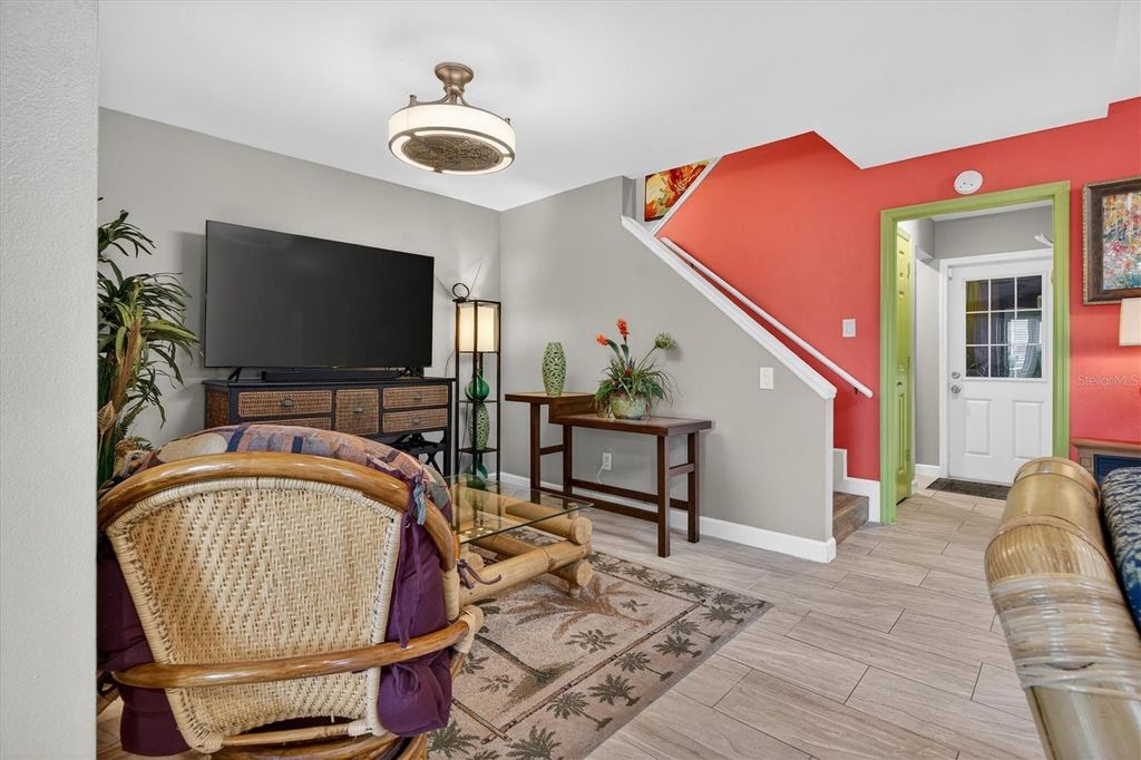 Image 9 of property listing at 2524 ALBION AVENUE, Orlando, FL 32833