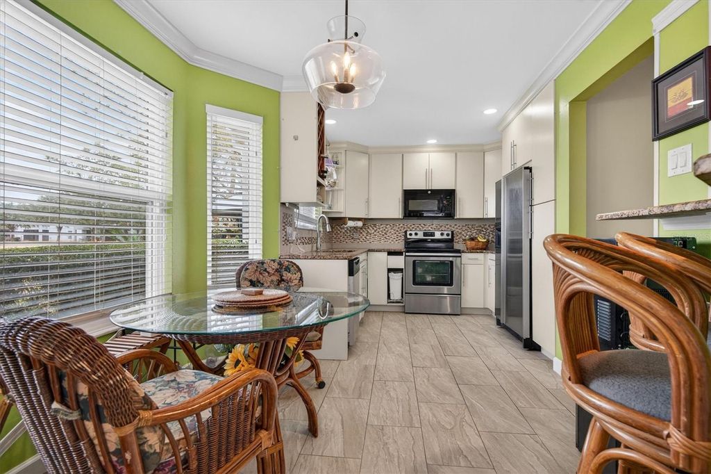 Image 10 of property listing at 2524 ALBION AVENUE, Orlando, FL 32833