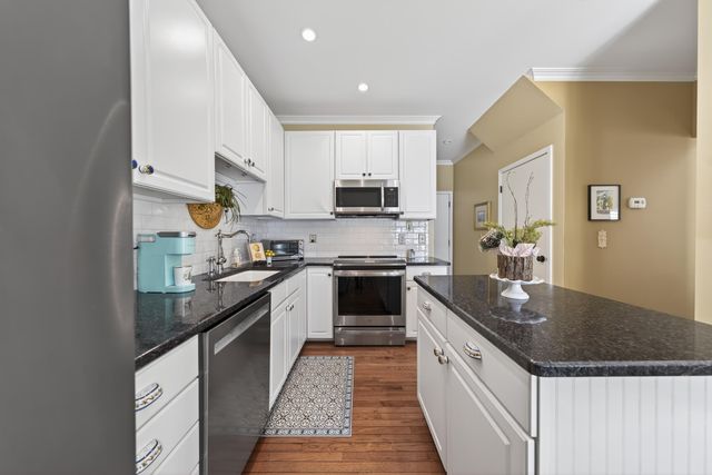 38347 Churchill Lane, Farmington Hills, MI 48331