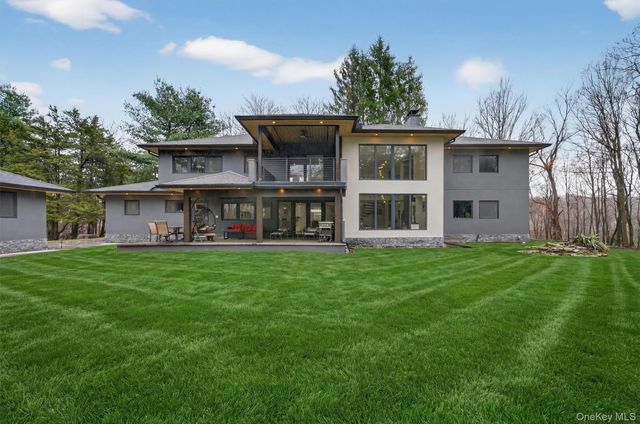 41 Sand Hill Lane, Florida, NY 10921