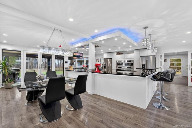 41 Sand Hill Lane, Florida, NY 10921