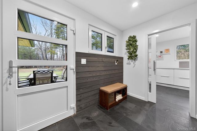 41 Sand Hill Lane, Florida, NY 10921