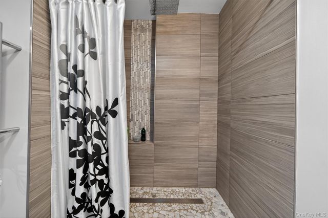 41 Sand Hill Lane, Florida, NY 10921