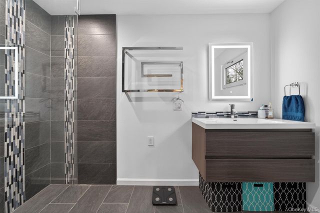 41 Sand Hill Lane, Florida, NY 10921