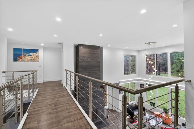 41 Sand Hill Lane, Florida, NY 10921