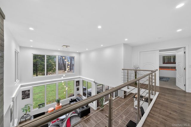 41 Sand Hill Lane, Florida, NY 10921