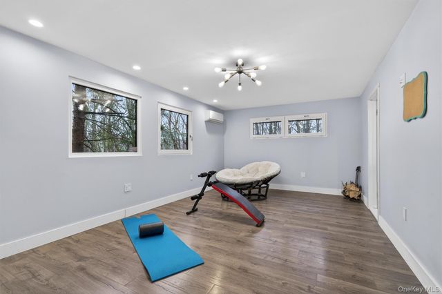 41 Sand Hill Lane, Florida, NY 10921