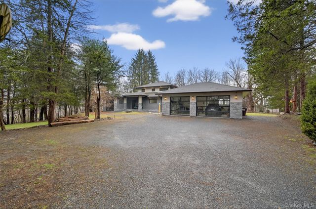 41 Sand Hill Lane, Florida, NY 10921