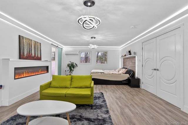 41 Sand Hill Lane, Florida, NY 10921