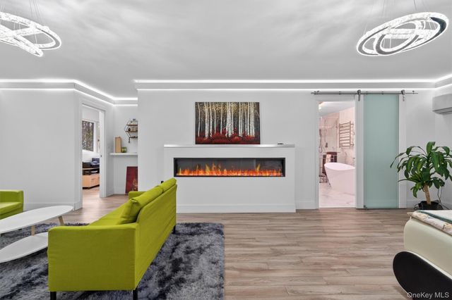 41 Sand Hill Lane, Florida, NY 10921