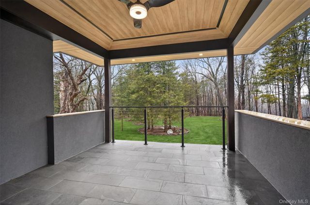 41 Sand Hill Lane, Florida, NY 10921