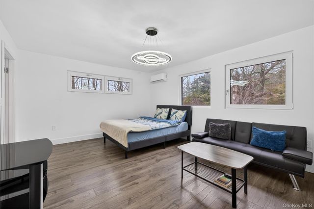 41 Sand Hill Lane, Florida, NY 10921