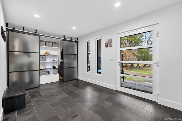 41 Sand Hill Lane, Florida, NY 10921