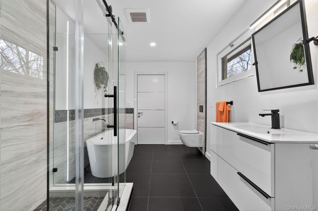 41 Sand Hill Lane, Florida, NY 10921