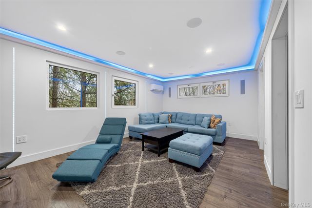 41 Sand Hill Lane, Florida, NY 10921